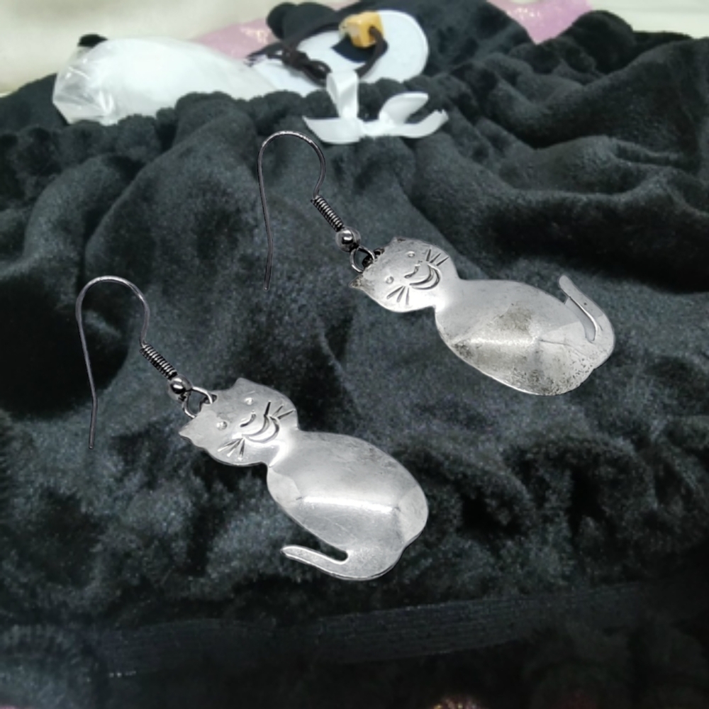 Alpaca Silver Cat Earrings Alpaca. PLEASE READ DESCRIPTION. NWOT